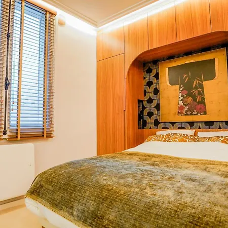 Refined Elegance In Appartamento Parigi