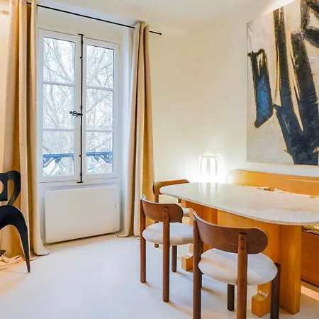 Refined Elegance In Appartamento Parigi