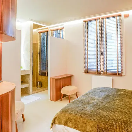 Refined Elegance In Appartamento Parigi