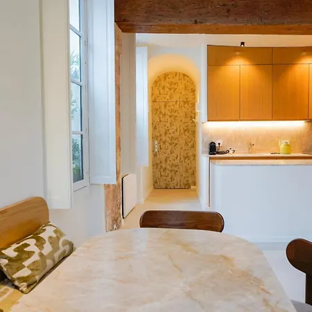 Appartamento Refined Elegance In *